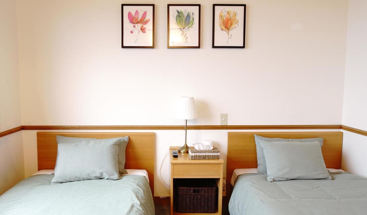 Refre Hotel Миоко Екстериор снимка