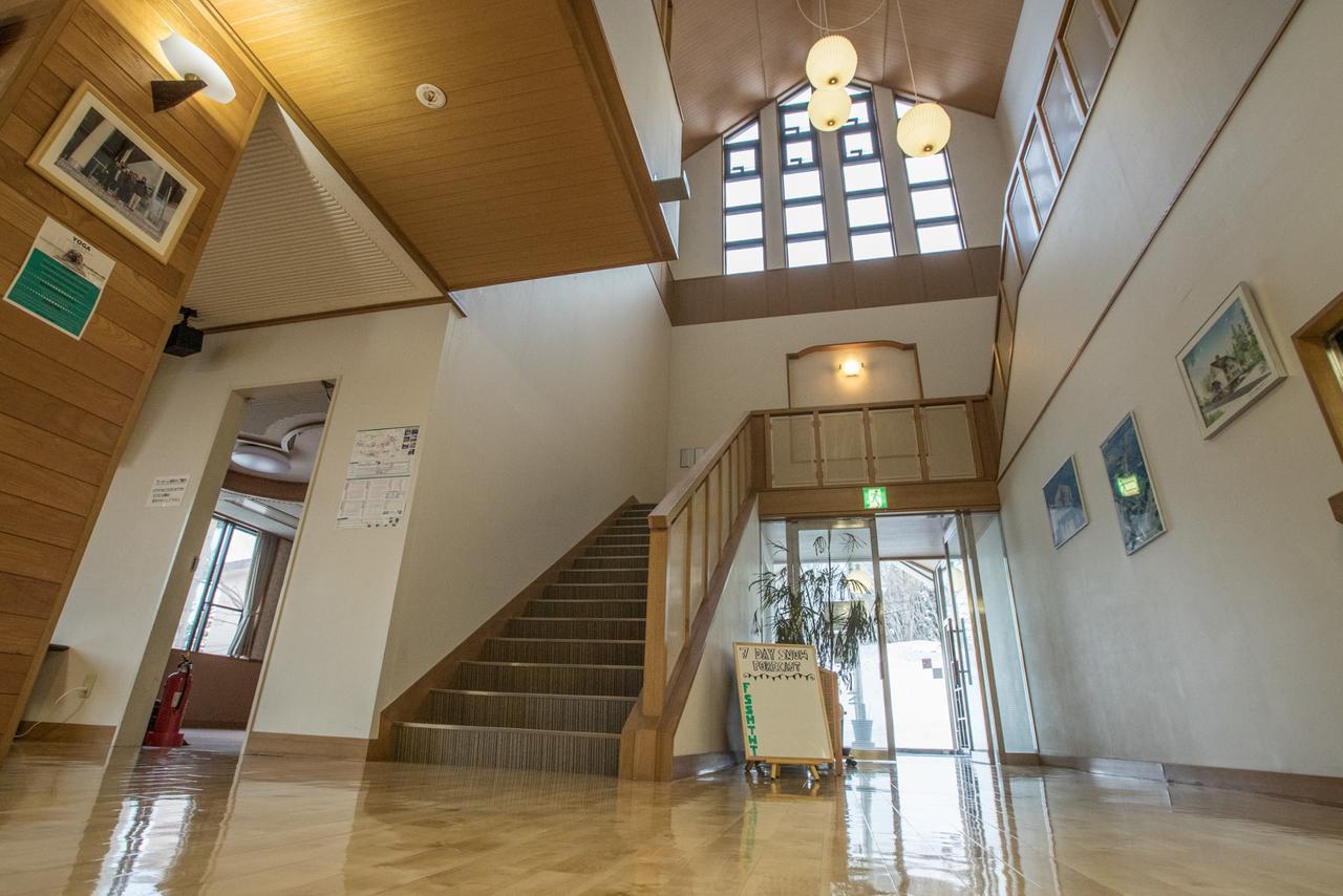 Refre Hotel Миоко Екстериор снимка