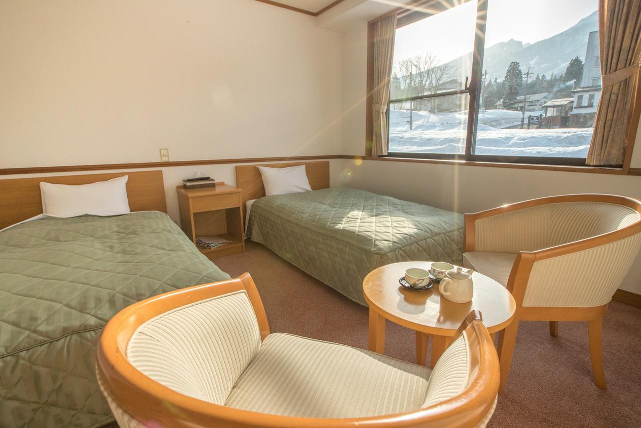 Refre Hotel Миоко Екстериор снимка